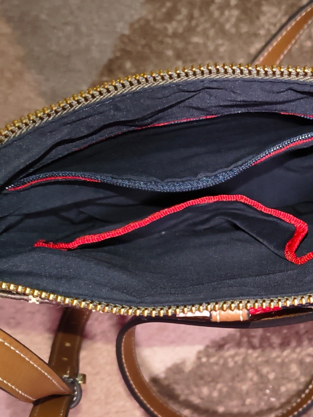 ๐Tommy Hilfiger Jaden Plus crossbody bag - Picture 8 of 9